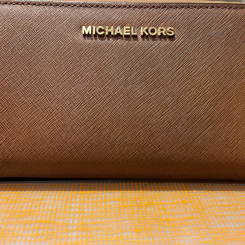 Michael Kors wristlet